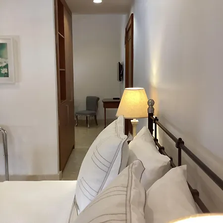 Hotel Sonef House *