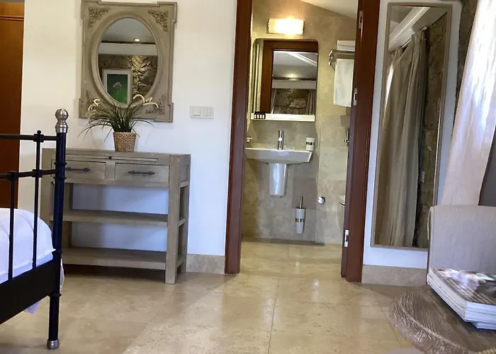 Отель Sonef House